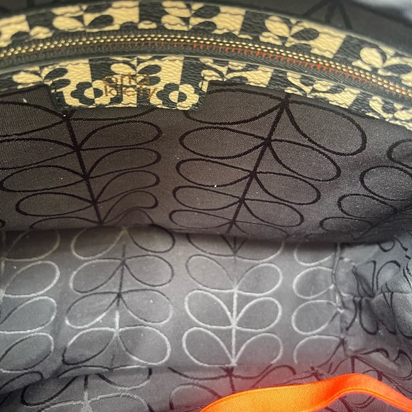 Orla Kiely Printed Pebble Grain Shoulder Bag Gondola Stem in a Vase - Picture 5 of 11